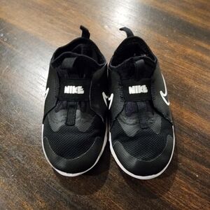 Nike Toddler Black Sneakers Flex Runner - Size 9c